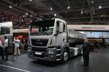 TGS 400 6X2 ޳