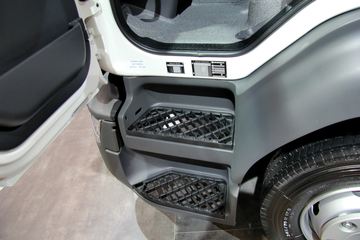 ŵչŵ RANGE D 110 4X2 Ῠ