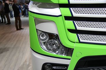 ŵչ Actros 1843 430 4X2 ǣ