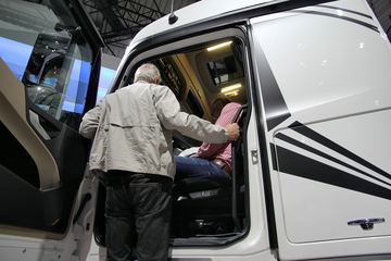 ŵչ Actros2545L 450 6X2 ǣ