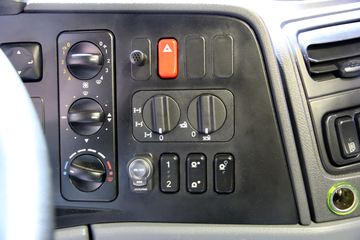 ŵչ Zetros 1833 A 4X4 ػ