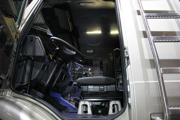 ŵչ Zetros 1833 A 4X4 ػ