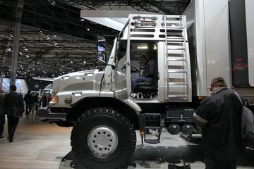 ŵչ Zetros 1833 A 4X4 ػ