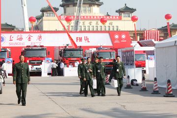 ����չ��������������