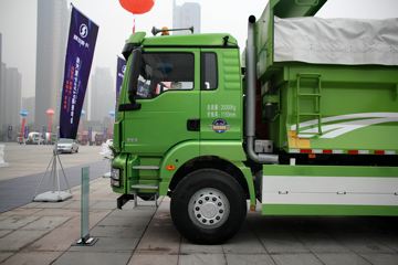 M3000 6x4 ˫ȼж