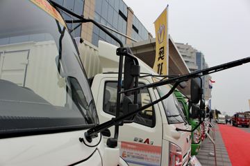  ³V3  峵