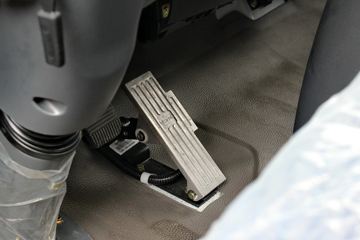D6 115 4X2 Ῠ