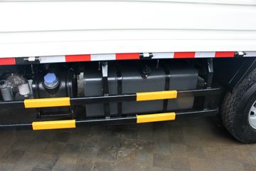 D6 115 4X2 Ῠ