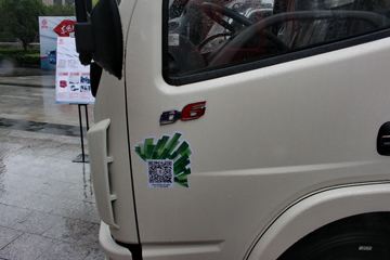 D6 115 4X2 Ῠ