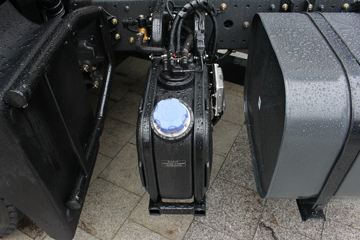 D9 180 4X2 ػ