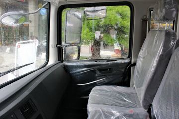 D9 180 4X2 ػ