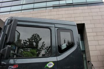 D9 180 4X2 ػ