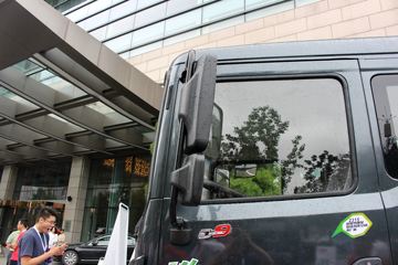 D9 180 4X2 ػ