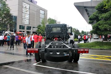 D9 180 4X2 ػ