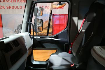 ŵD280 4X2 SKIP LOADER