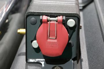 άNEW STRALIS XP 570