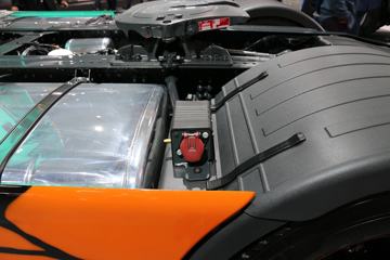 άNEW STRALIS XP 570