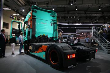 άNEW STRALIS XP 570