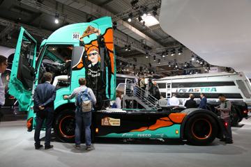 άNEW STRALIS XP 570