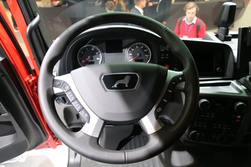 �� TGS 500���� 6X2�泵��ǣ����