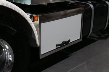 �� TGS 500���� 6X2�泵��ǣ����