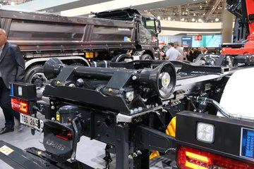 �� TGS 500���� 6X2�泵��ǣ����