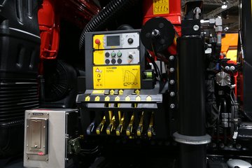 �� TGS 500���� 6X2�泵��ǣ����