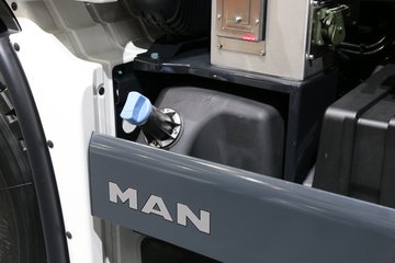 �� TGS 500���� 6X2�泵��ǣ����