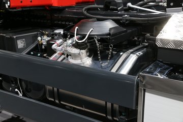 �� TGS 500���� 6X2�泵��ǣ����