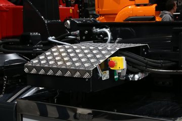 �� TGS 500���� 6X2�泵��ǣ����