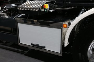 �� TGS 500���� 6X2�泵��ǣ����