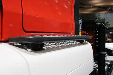 �� TGS 500���� 6X2�泵��ǣ����