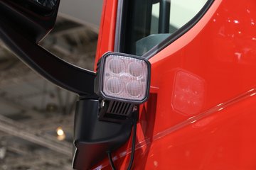 �� TGS 500���� 6X2�泵��ǣ����