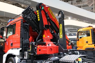 �� TGS 500���� 6X2�泵��ǣ����