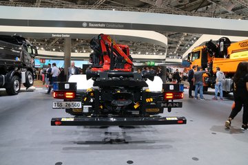 �� TGS 500���� 6X2�泵��ǣ����