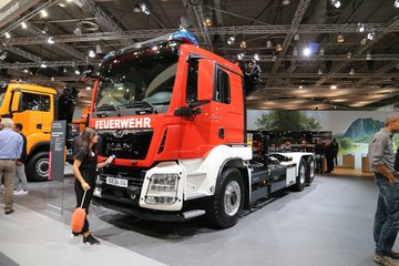 �� TGS 500���� 6X2�泵��ǣ����