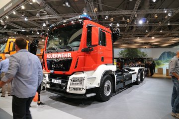 �� TGS 500���� 6X2�泵��ǣ����