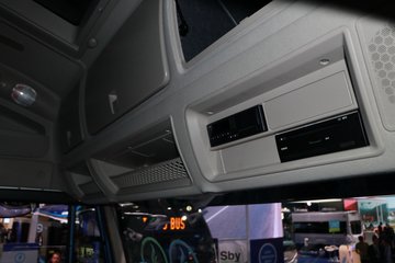 ά New Stralisؿ 460 6X2 LNGǣ