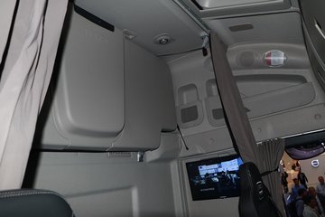 ά New Stralisؿ 460 6X2 LNGǣ
