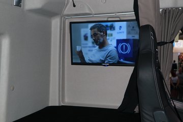 ά New Stralisؿ 460 6X2 LNGǣ