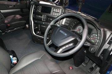 ά New Stralisؿ 460 6X2 LNGǣ
