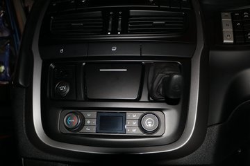 ά New Stralisؿ 460 6X2 LNGǣ