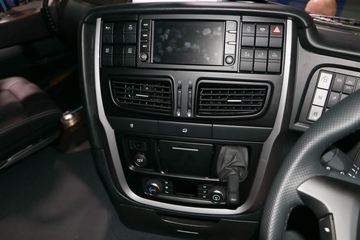 ά New Stralisؿ 460 6X2 LNGǣ