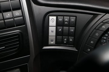ά New Stralisؿ 460 6X2 LNGǣ