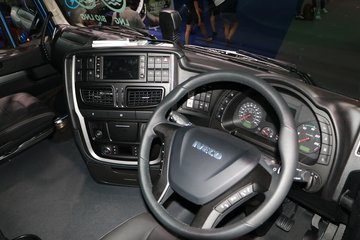 ά New Stralisؿ 460 6X2 LNGǣ