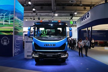 ά EuroCargoп 204 4X2 CNGж