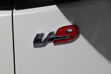V9 2.3L 136 ж