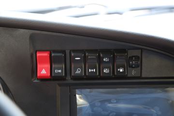 ǵ¿C7H 600 6X4AMTǣ()