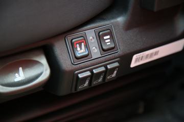 ǵ¿C7H 600 6X4AMTǣ()