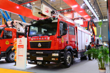 �й����� �ǵ¿�SITRAK C5H 310���� 4X2 ��ĭ������